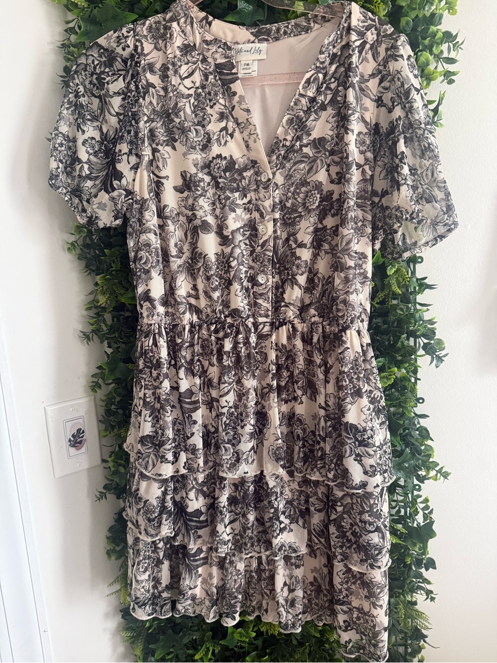 Floral Tiered Short Sleeve Dress in Cream and Black